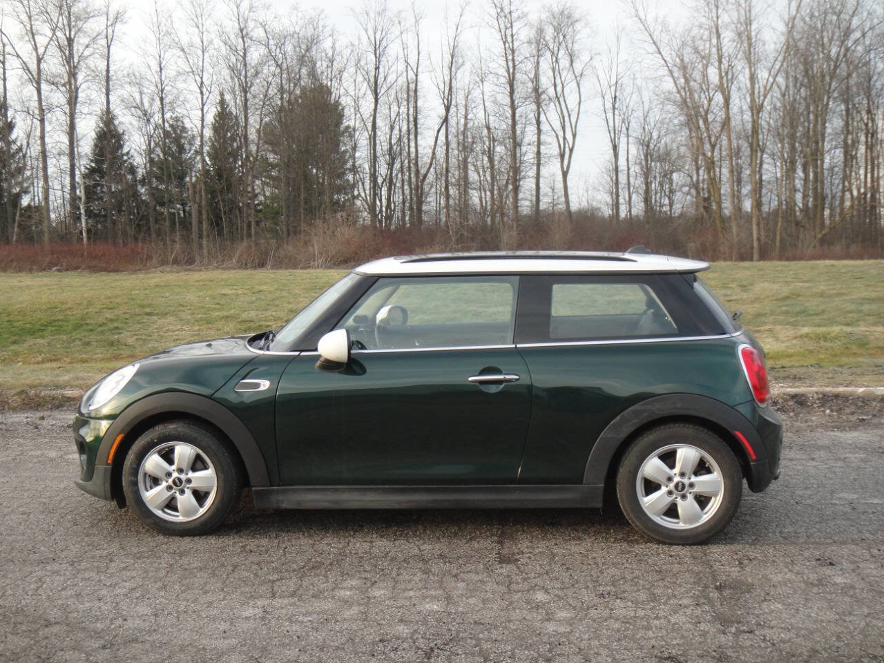 Used 2017 MINI Cooper 2-Door Hardtop image 5
