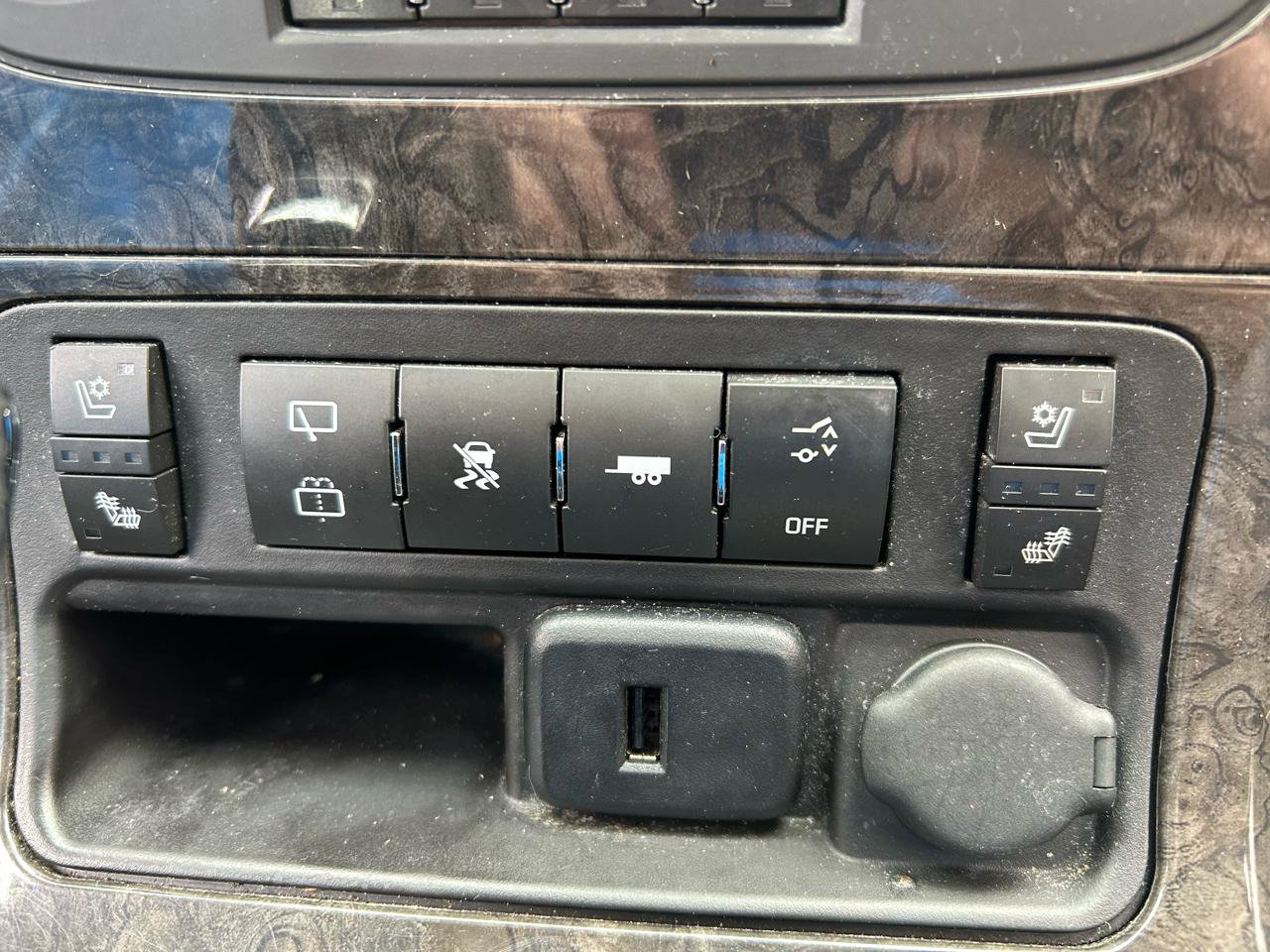 Used 2011 GMC Acadia Denali image 27