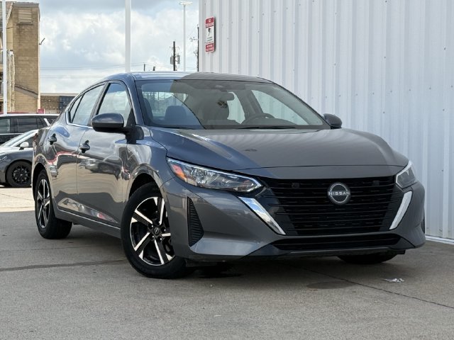 Used 2025 Nissan Sentra SV FWD image 2
