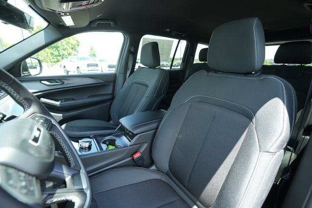 New 2026 Jeep Grand Cherokee Laredo w/ Trailer Tow Package AWD/4WD image 38