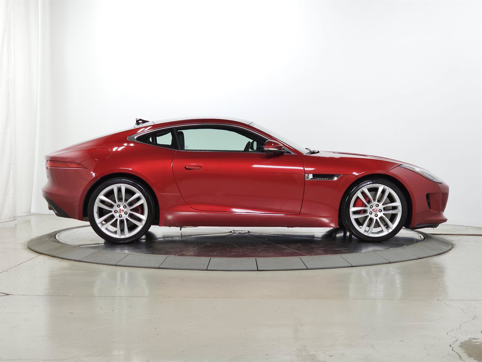 Used 2015 Jaguar F-TYPE S RWD image 10