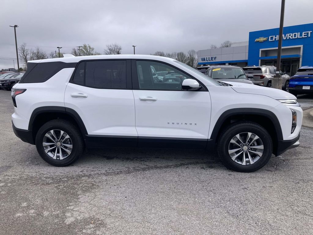 New 2026 Chevrolet Equinox LT image 2