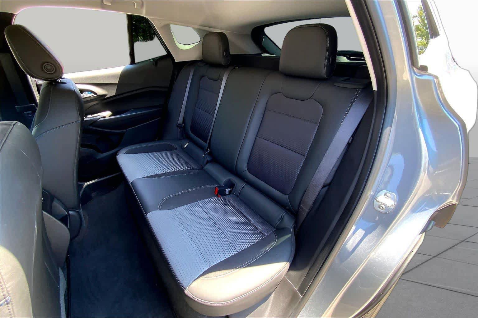 Used 2024 Chevrolet Trax LT w/ LT Convenience Package FWD image 21
