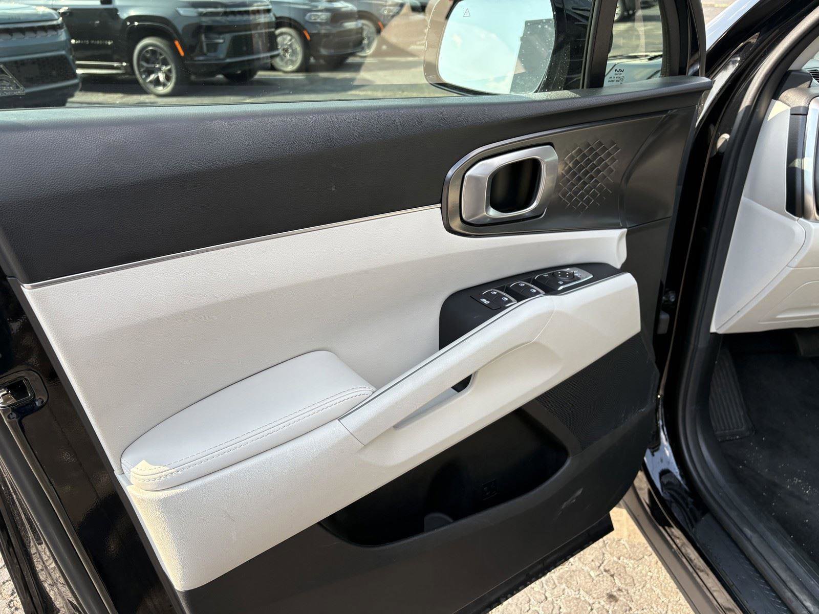 Used 2024 Kia Sorento S w/ Panoramic Sunroof Package FWD image 13