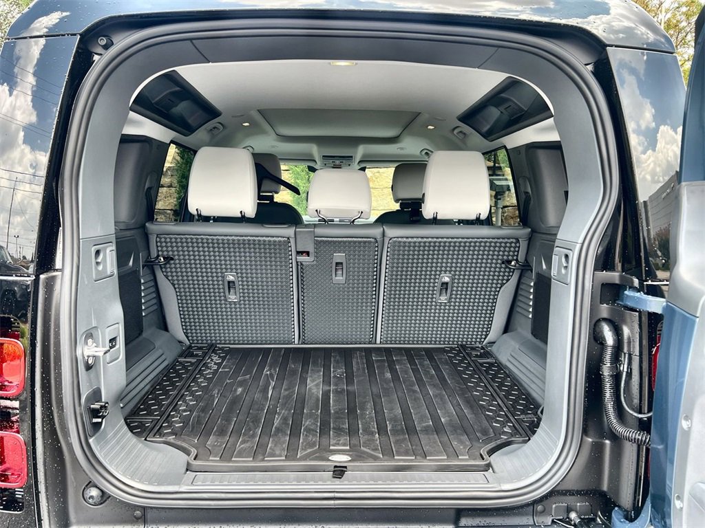 Used 2025 Land Rover Defender 110 S image 18