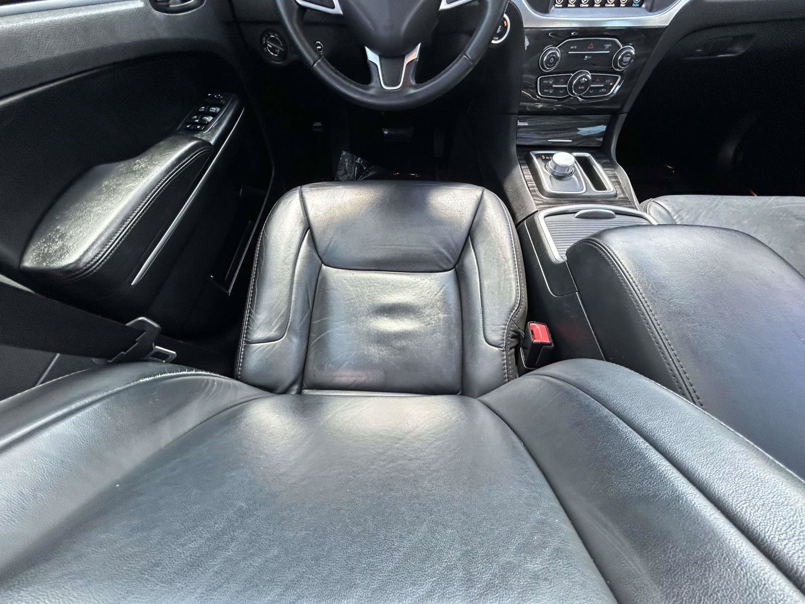 Used 2017 Chrysler 300 Limited w/ Value Package RWD image 14