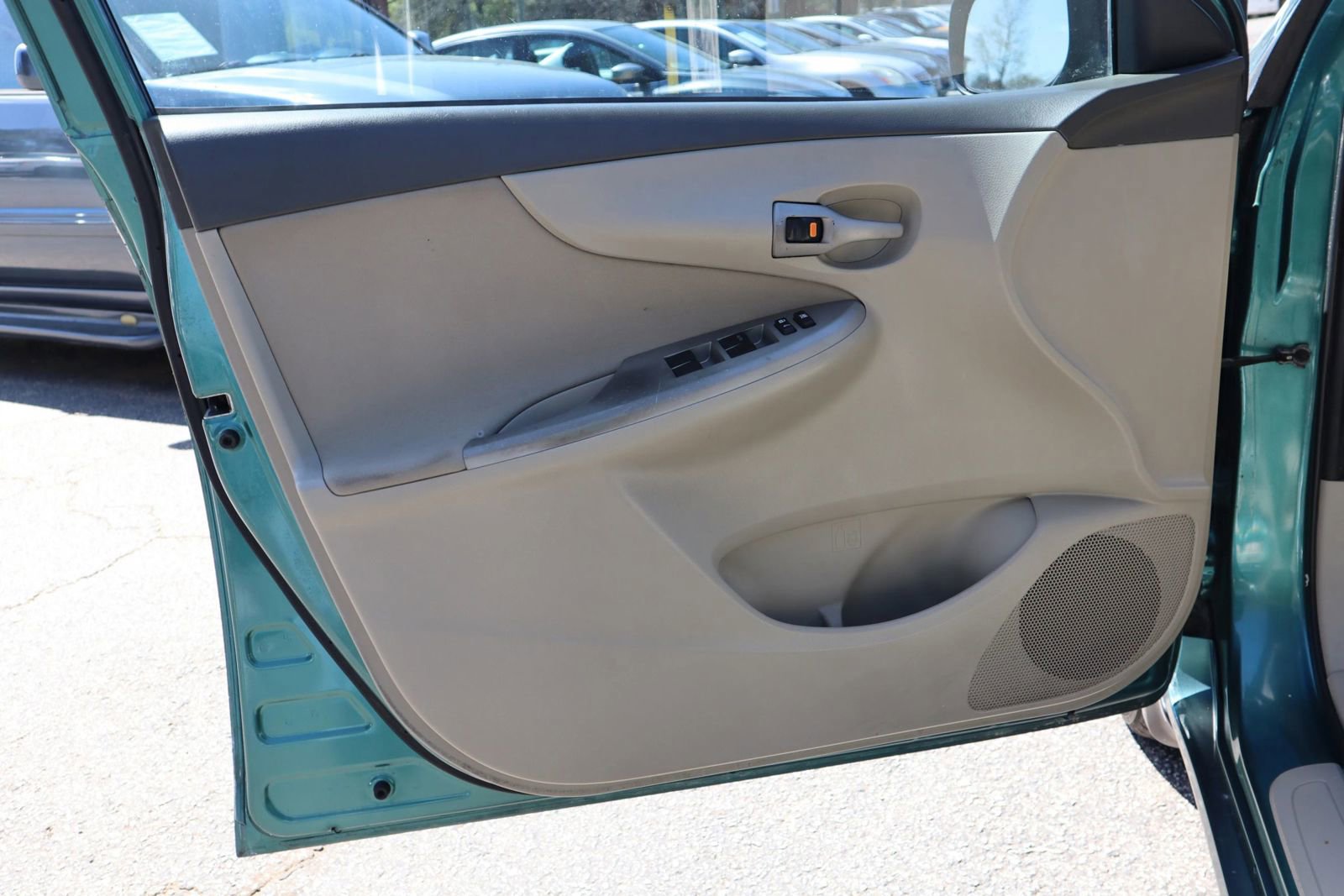 Used 2010 Toyota Corolla LE image 4