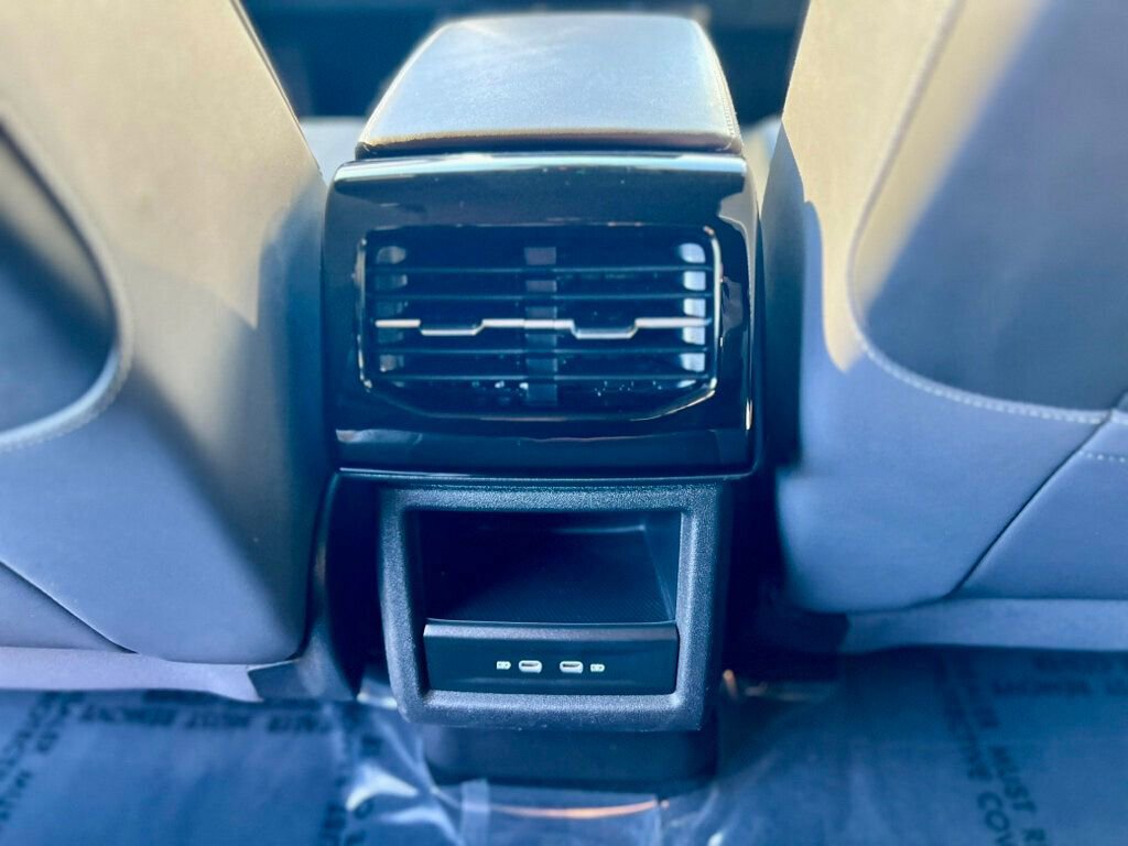 Used 2023 Volkswagen ID.4 Pro image 16