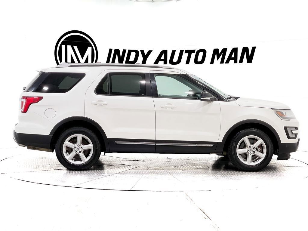 Used 2016 Ford Explorer XLT w/ Equipment Group 202A image 3