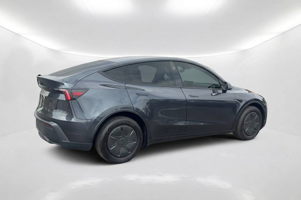 Used 2026 Tesla Model Y 2WD image 6