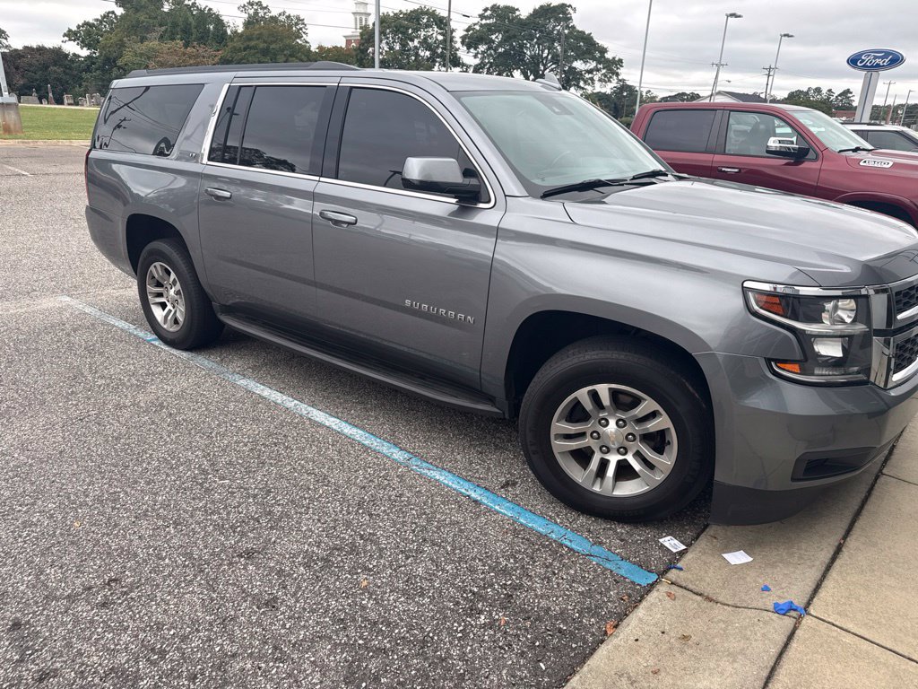 Used 2020 Chevrolet Suburban LT RWD image 3
