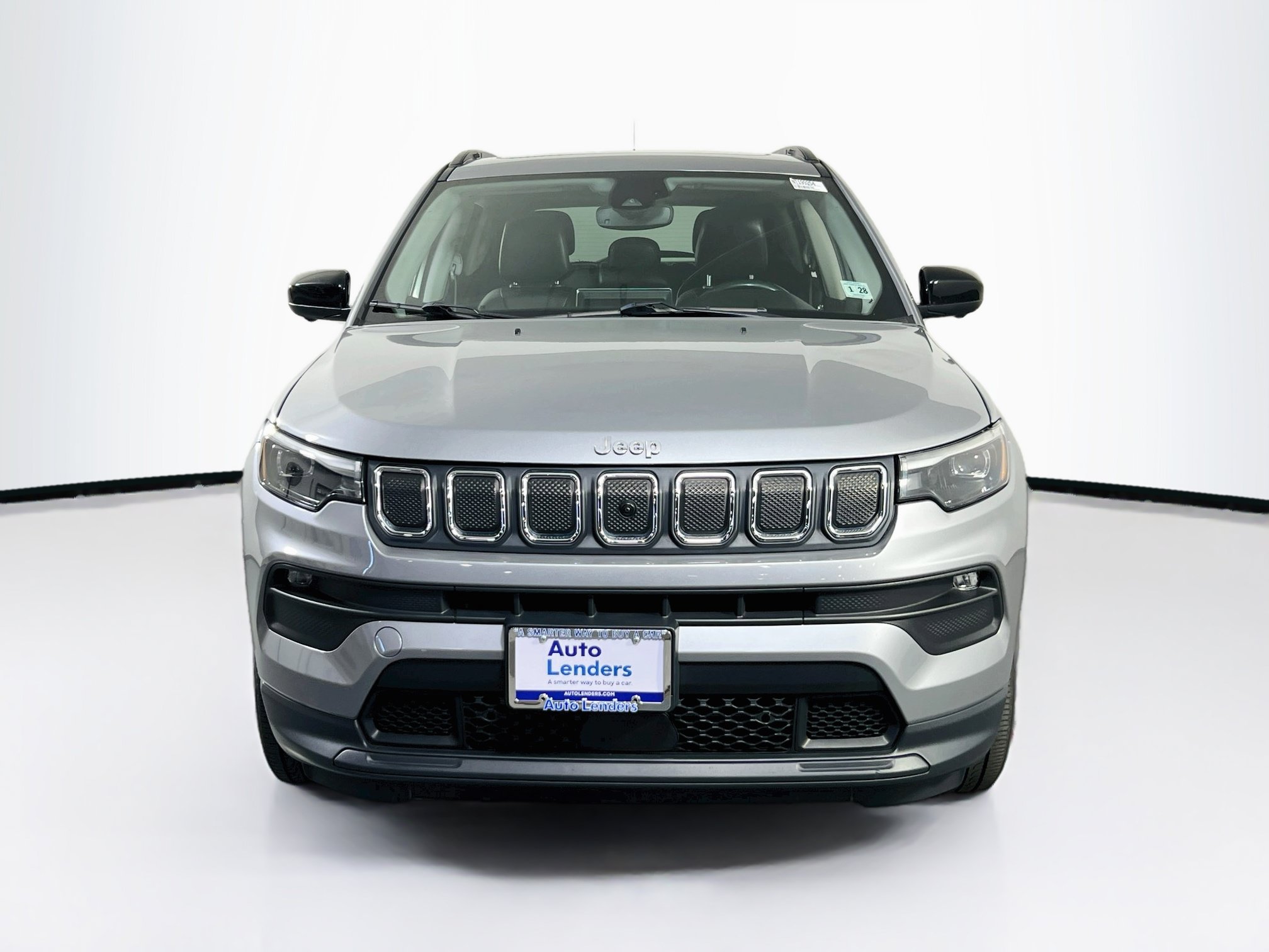 Used 2022 Jeep Compass Latitude w/ Sun and Sound Group AWD/4WD image 2