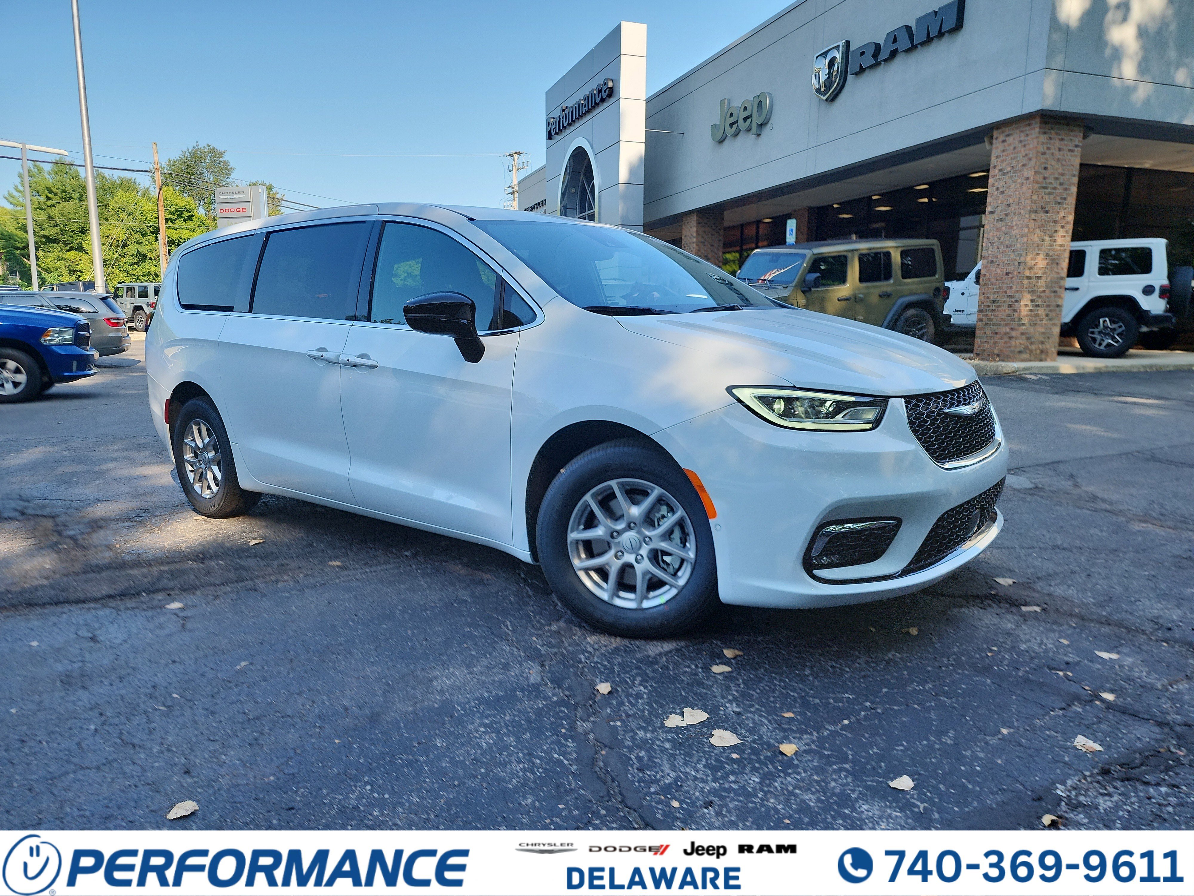 New 2026 Chrysler Pacifica Select