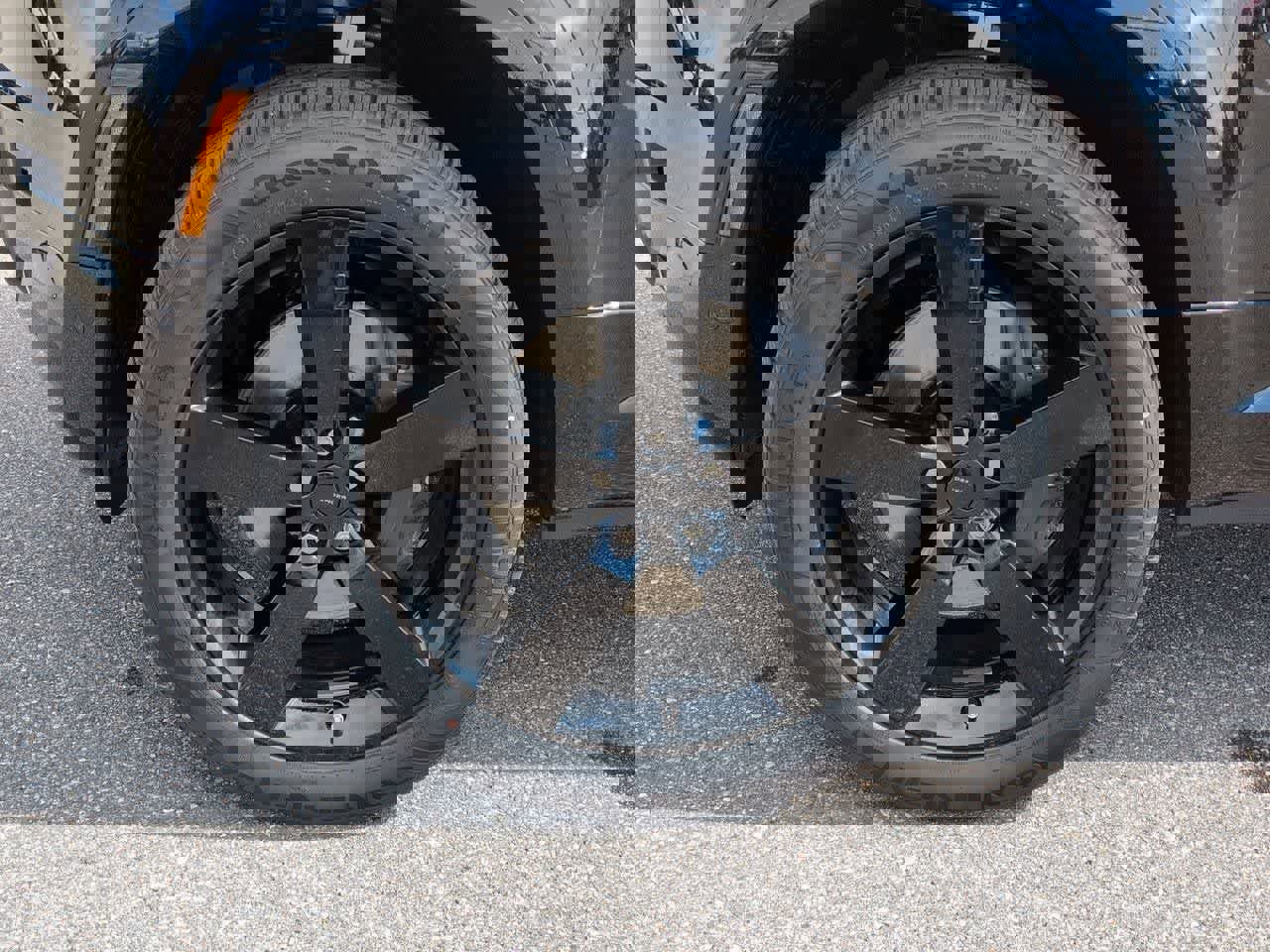 New 2026 Land Rover Defender 130 X-Dynamic SE image 13