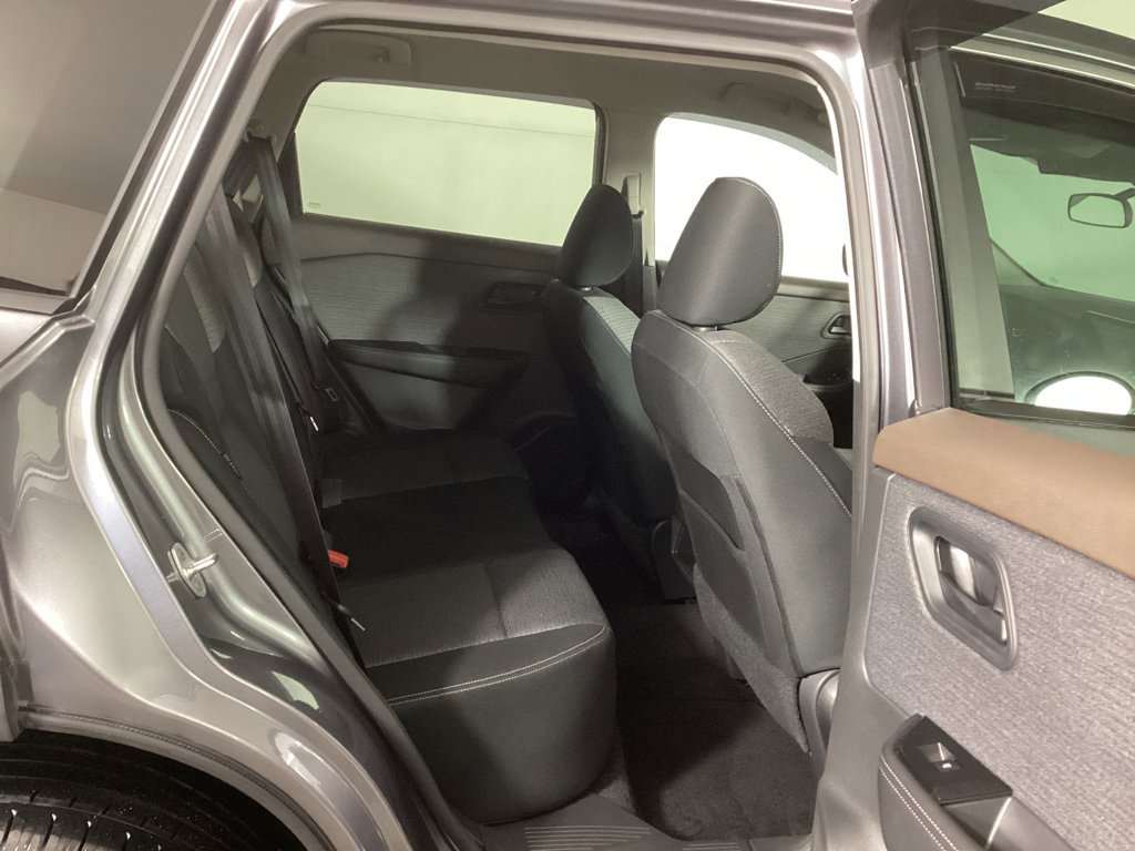 Used 2022 Nissan Rogue S image 11