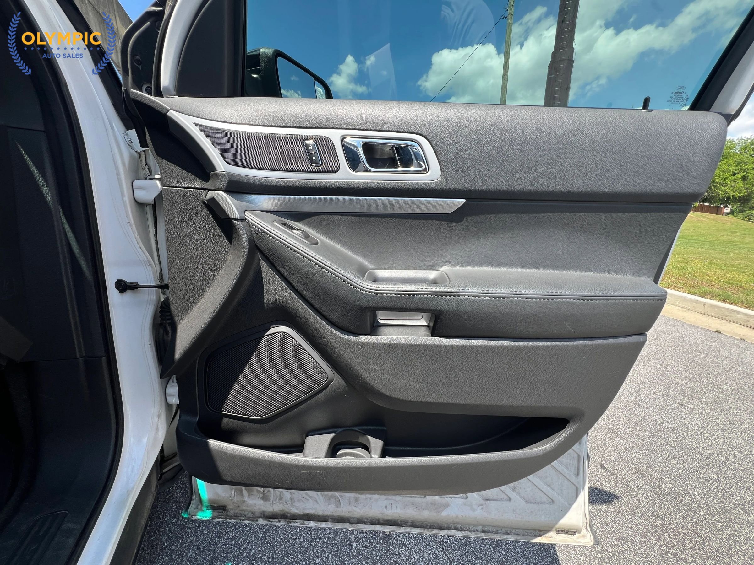 Used 2014 Ford Explorer XLT w/ Equipment Group 202A FWD image 47