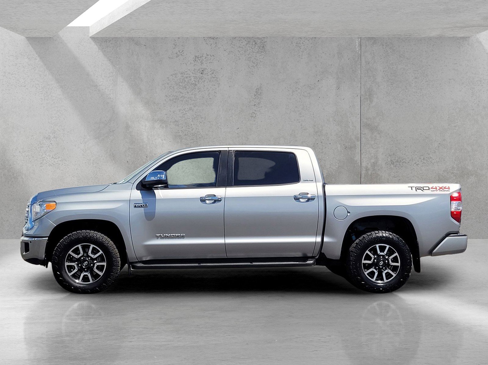 Used 2016 Toyota Tundra Limited w/ Limited Premium Package image 7