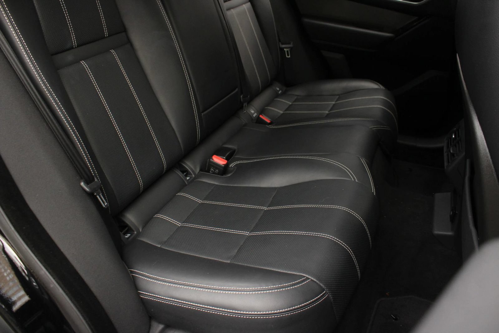 Used 2020 Land Rover Range Rover Velar S AWD/4WD image 24