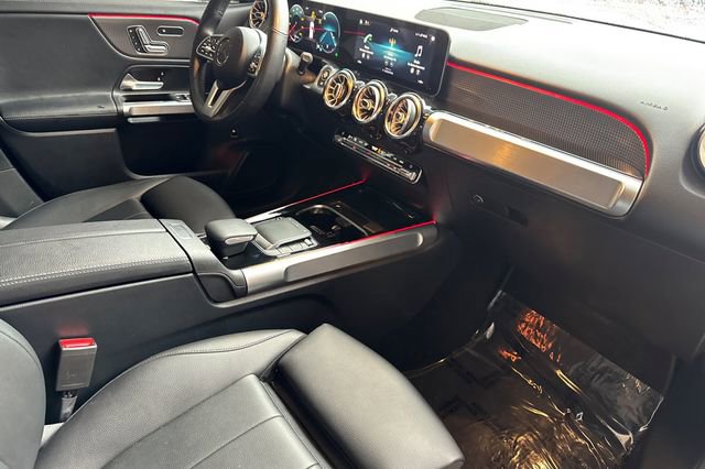Used 2021 Mercedes-Benz GLB 250 w/ Premium Package image 19