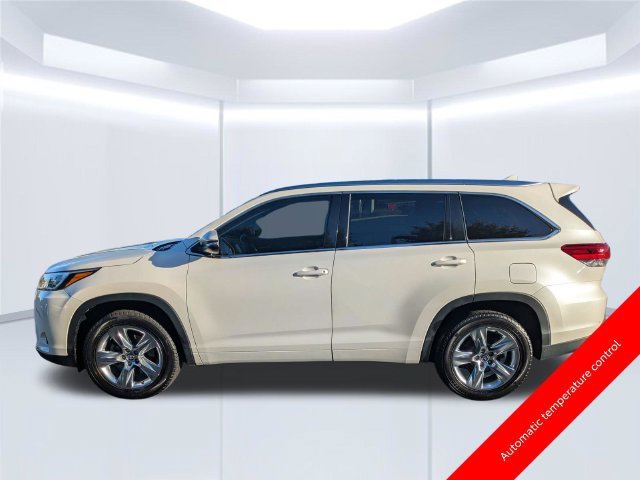 Used 2018 Toyota Highlander Limited FWD image 3