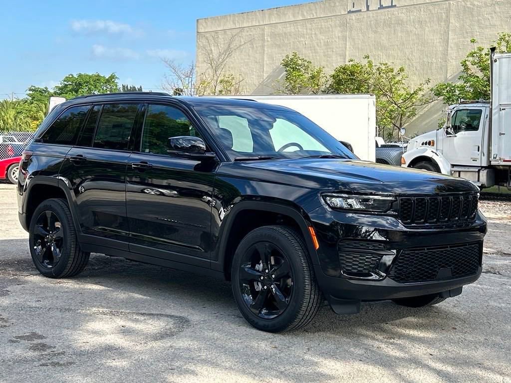 New 2024 Jeep Grand Cherokee Altitude RWD video 2