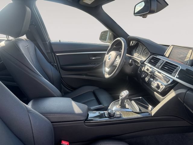 Used 2018 BMW 330i xDrive Sedan w/ Convenience Package AWD/4WD image 15