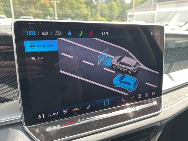New 2025 Volkswagen Tiguan SE image 18