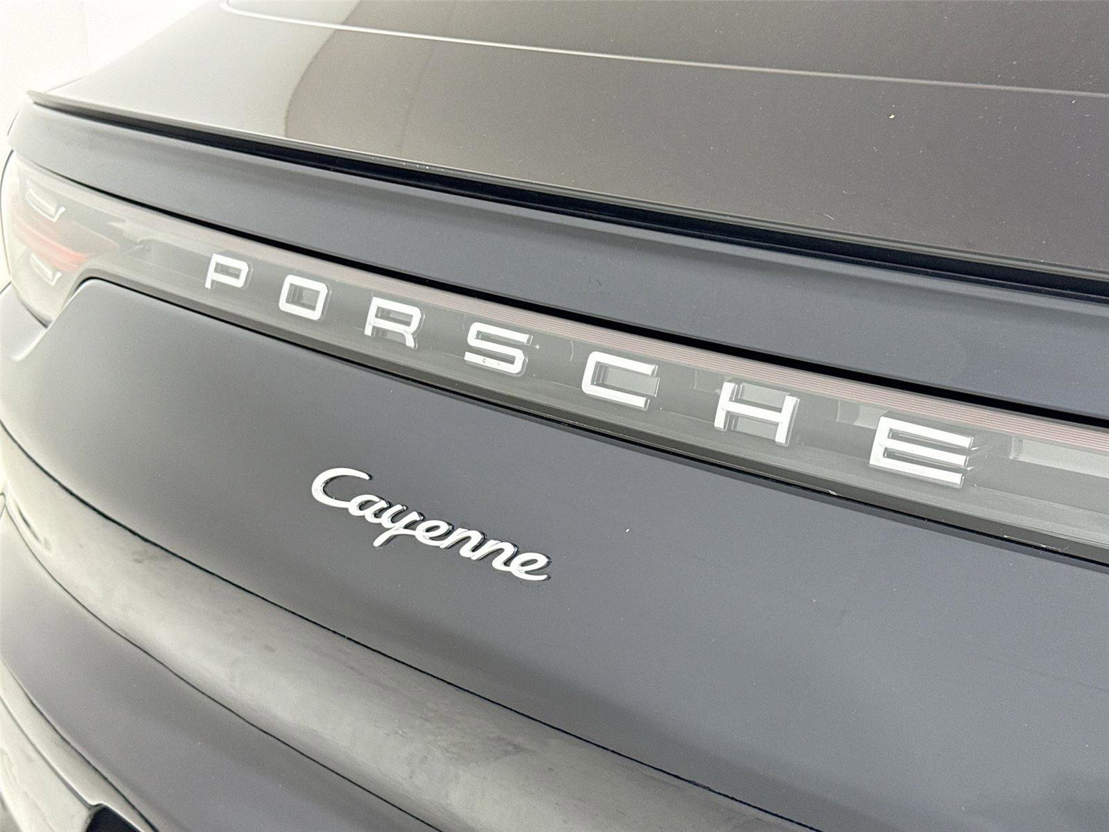 Used 2022 Porsche Cayenne Coupe w/ Premium Package image 38