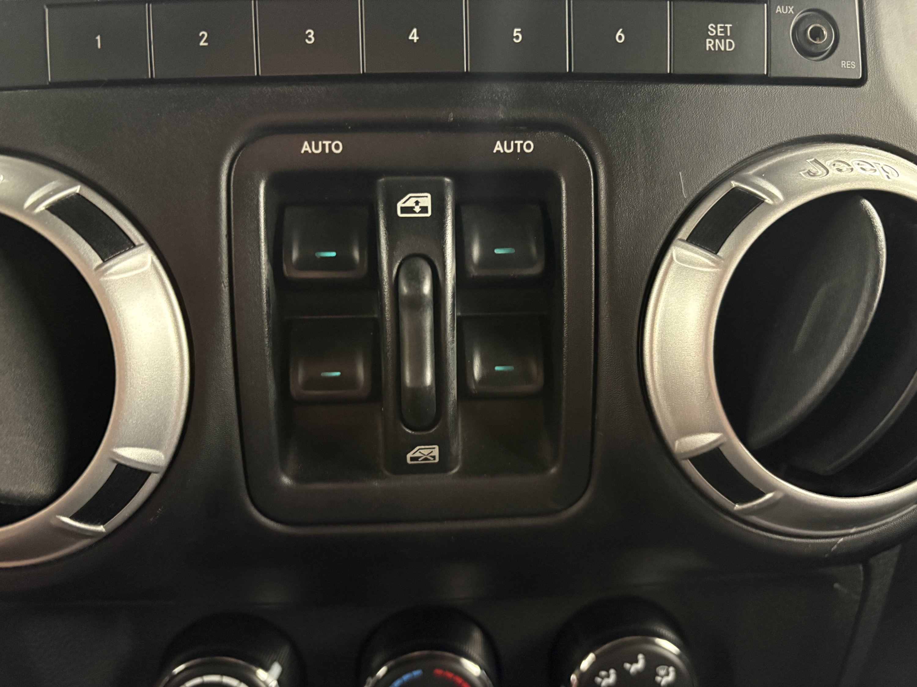 Used 2014 Jeep Wrangler Unlimited Sahara w/ Connectivity Group image 15