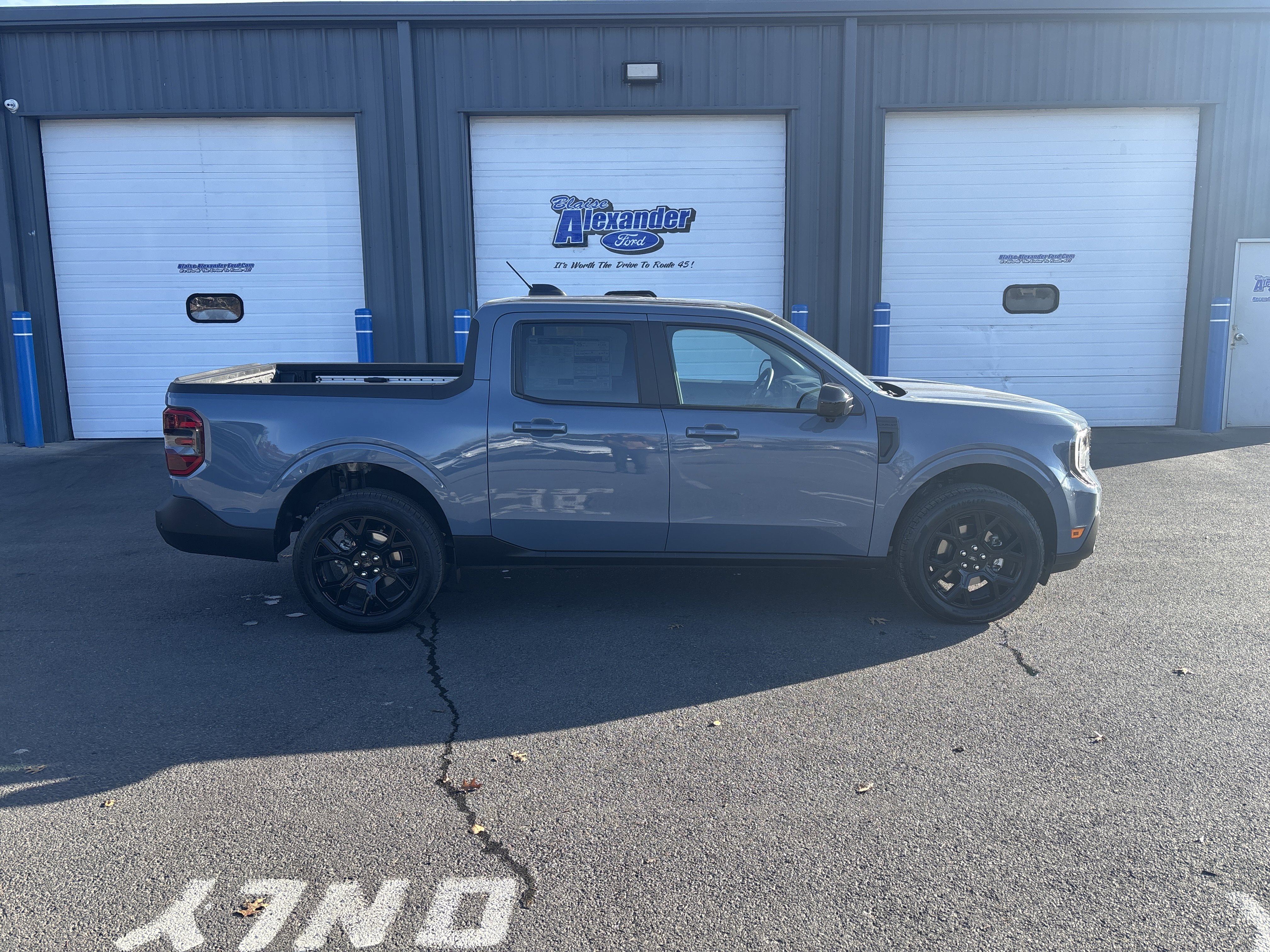 New 2025 Ford Maverick Lariat w/ Black Appearance Package image 2