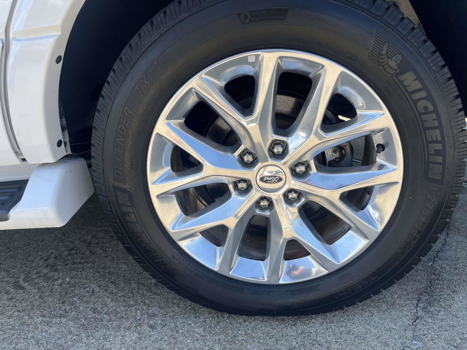 Used 2016 Ford Expedition Limited RWD image 13