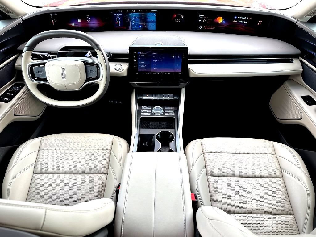 Used 2024 Lincoln Nautilus Premier AWD/4WD image 30