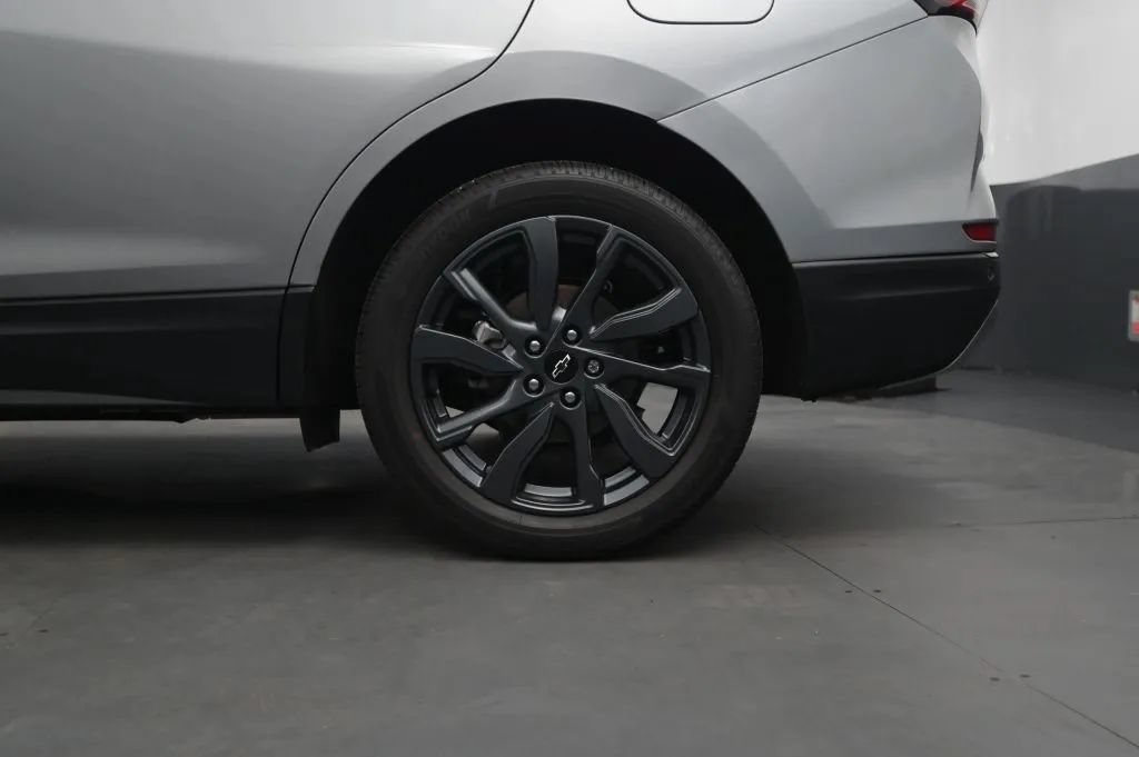 Used 2023 Chevrolet Equinox RS AWD/4WD image 15