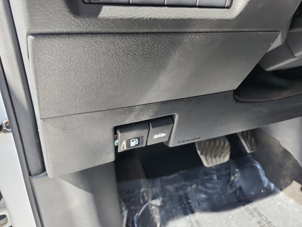 Used 2024 Nissan Kicks SR w/ SR Premium Package FWD image 20