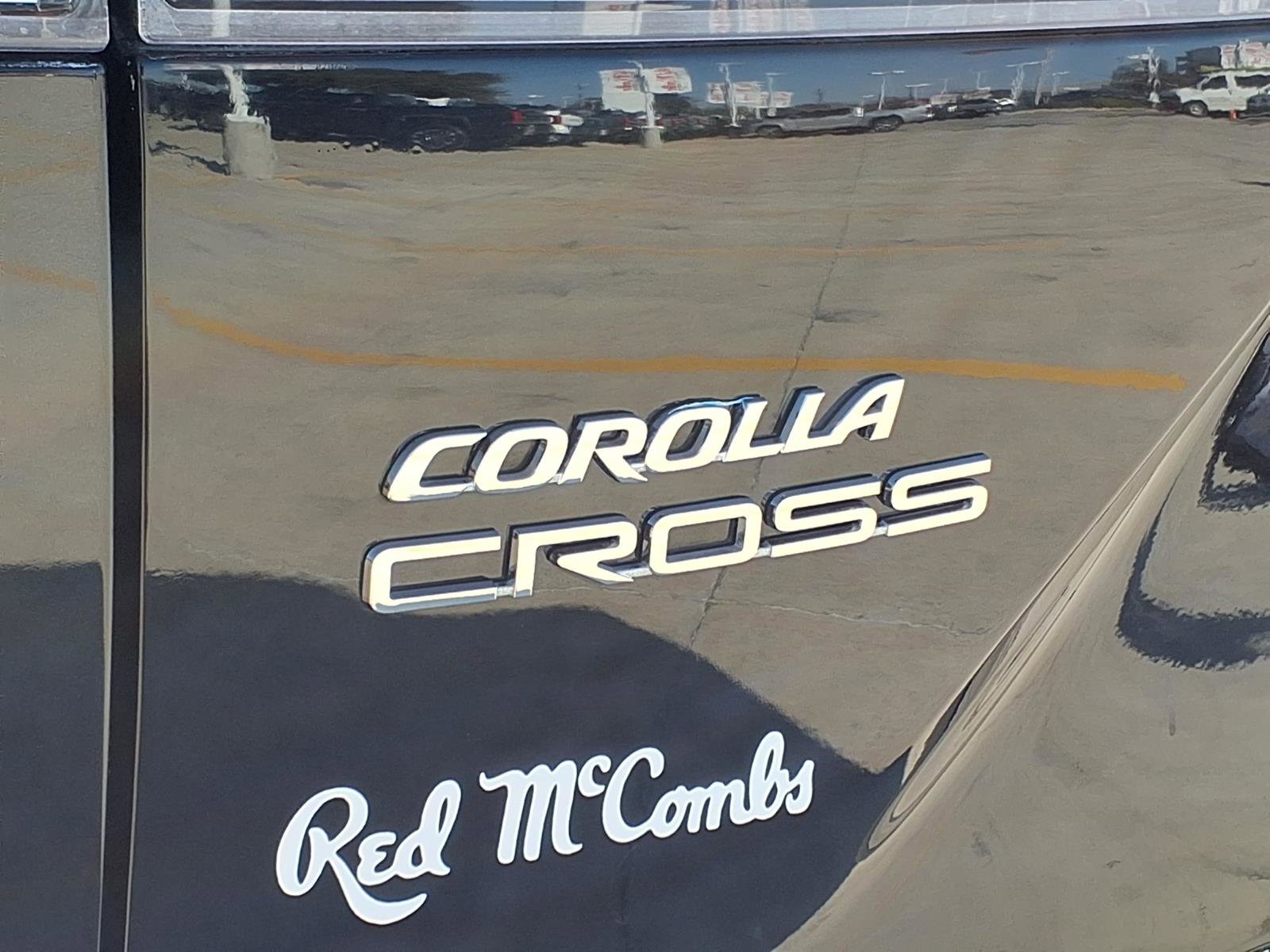 Used 2024 Toyota Corolla Cross LE image 10