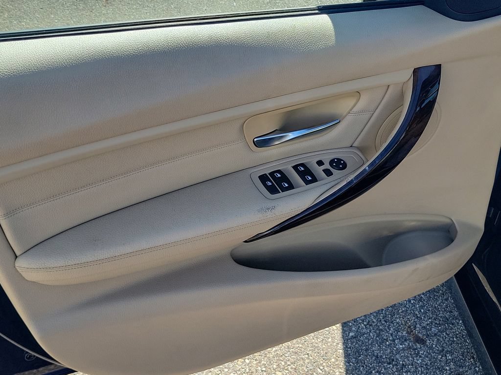 Used 2015 BMW 320i xDrive Sedan AWD/4WD image 10