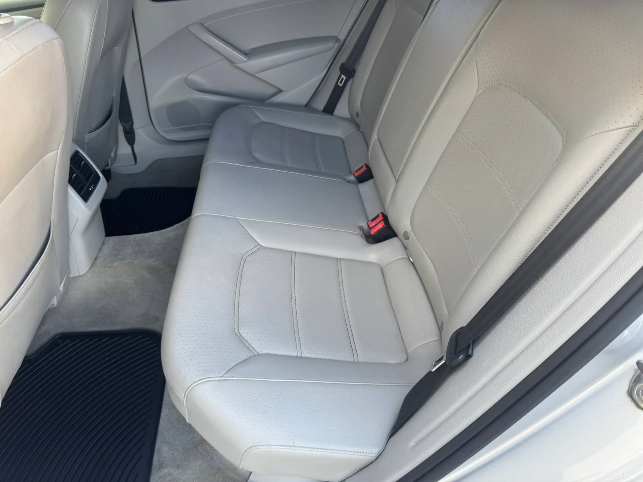 Used 2014 Volkswagen Passat TDI SE FWD image 19