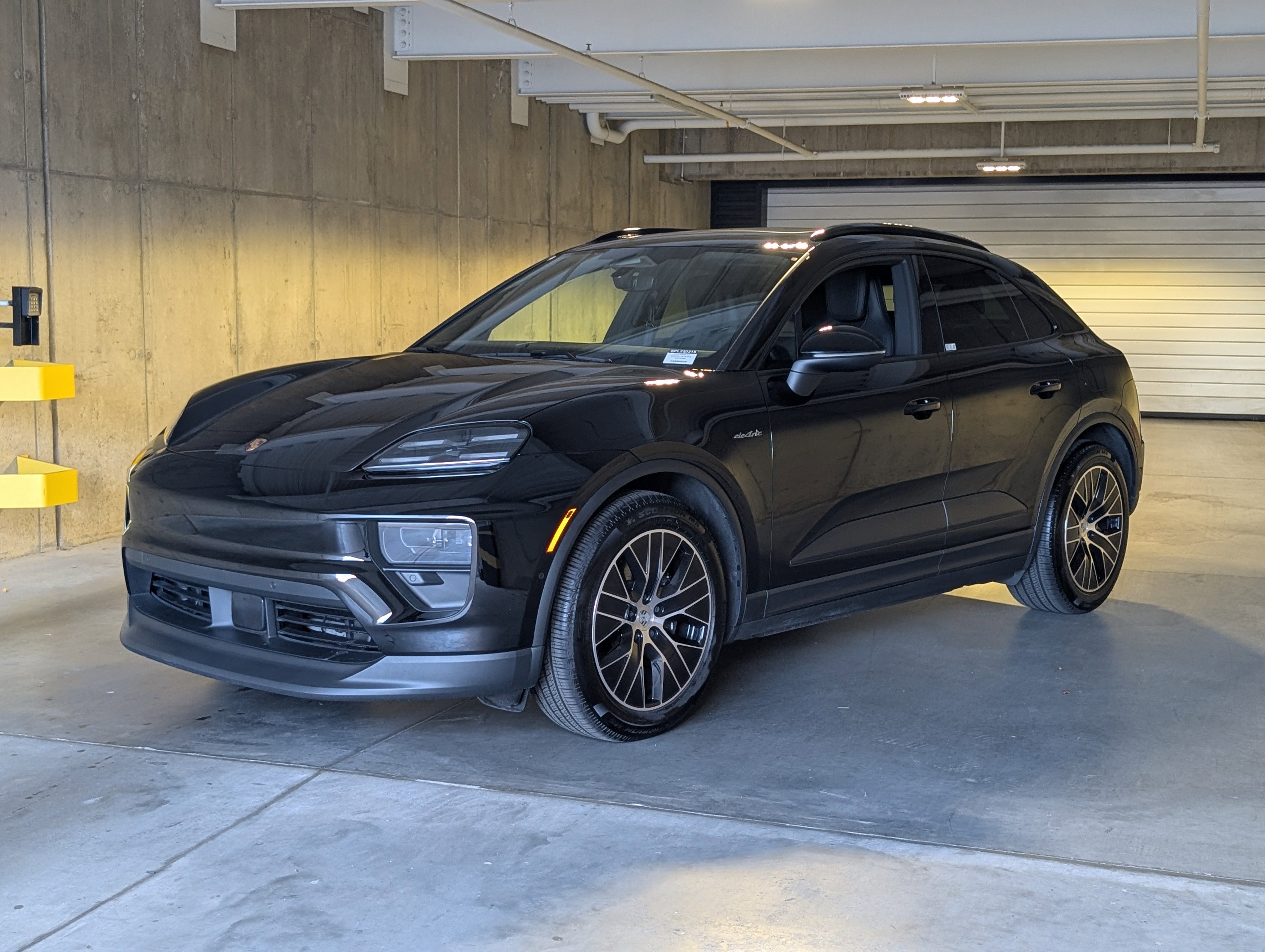 Used 2025 Porsche Macan Electric image 1