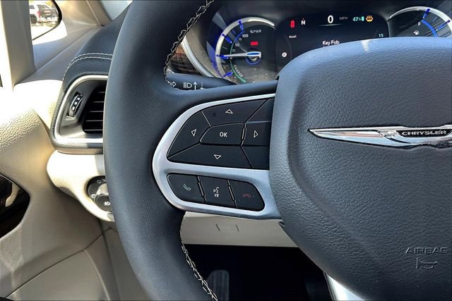 Used 2023 Chrysler Pacifica Limited image 12