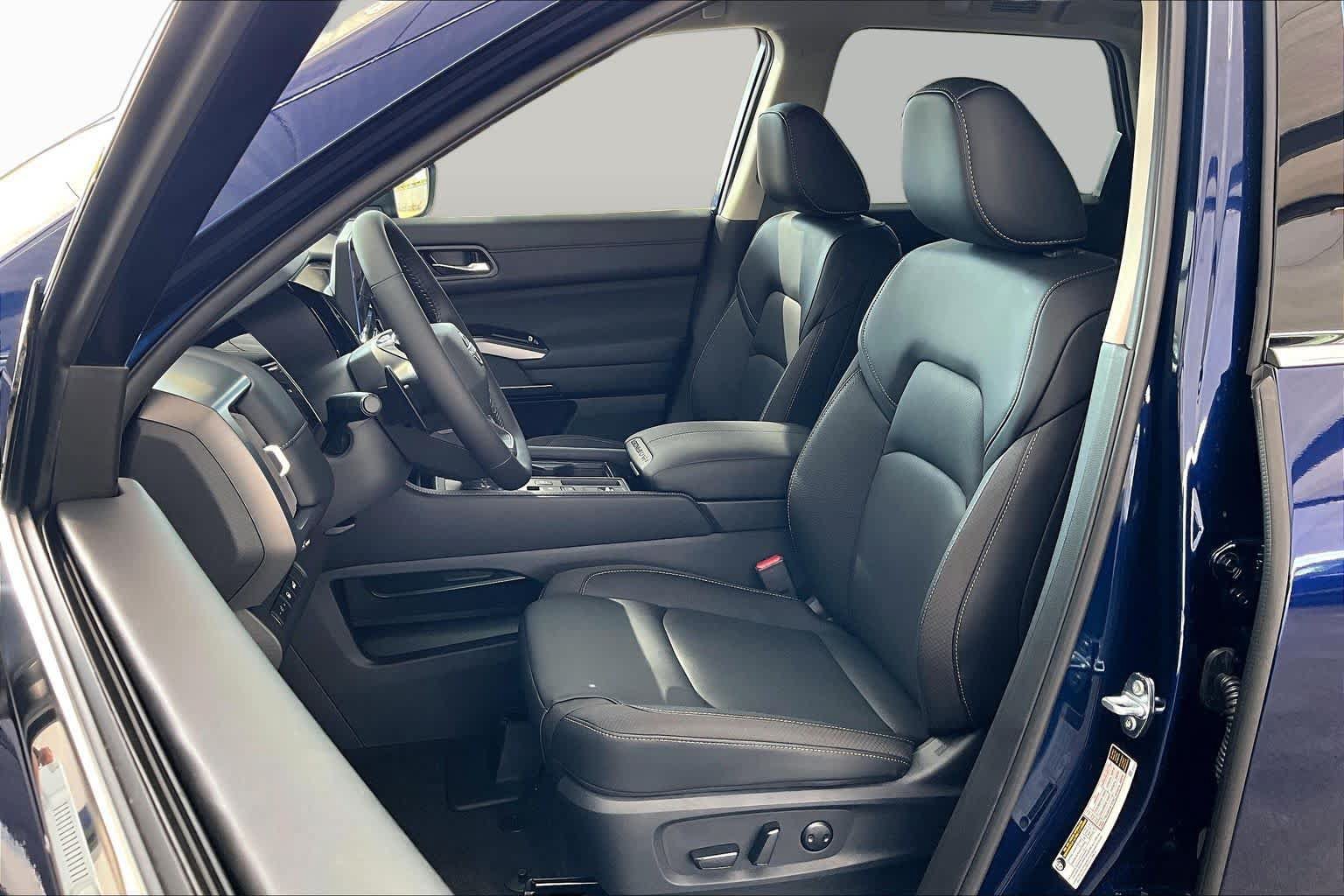 New 2026 Nissan Pathfinder SL FWD image 15