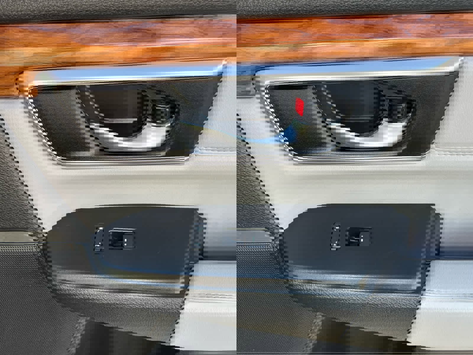 Used 2020 Honda CR-V Touring image 17