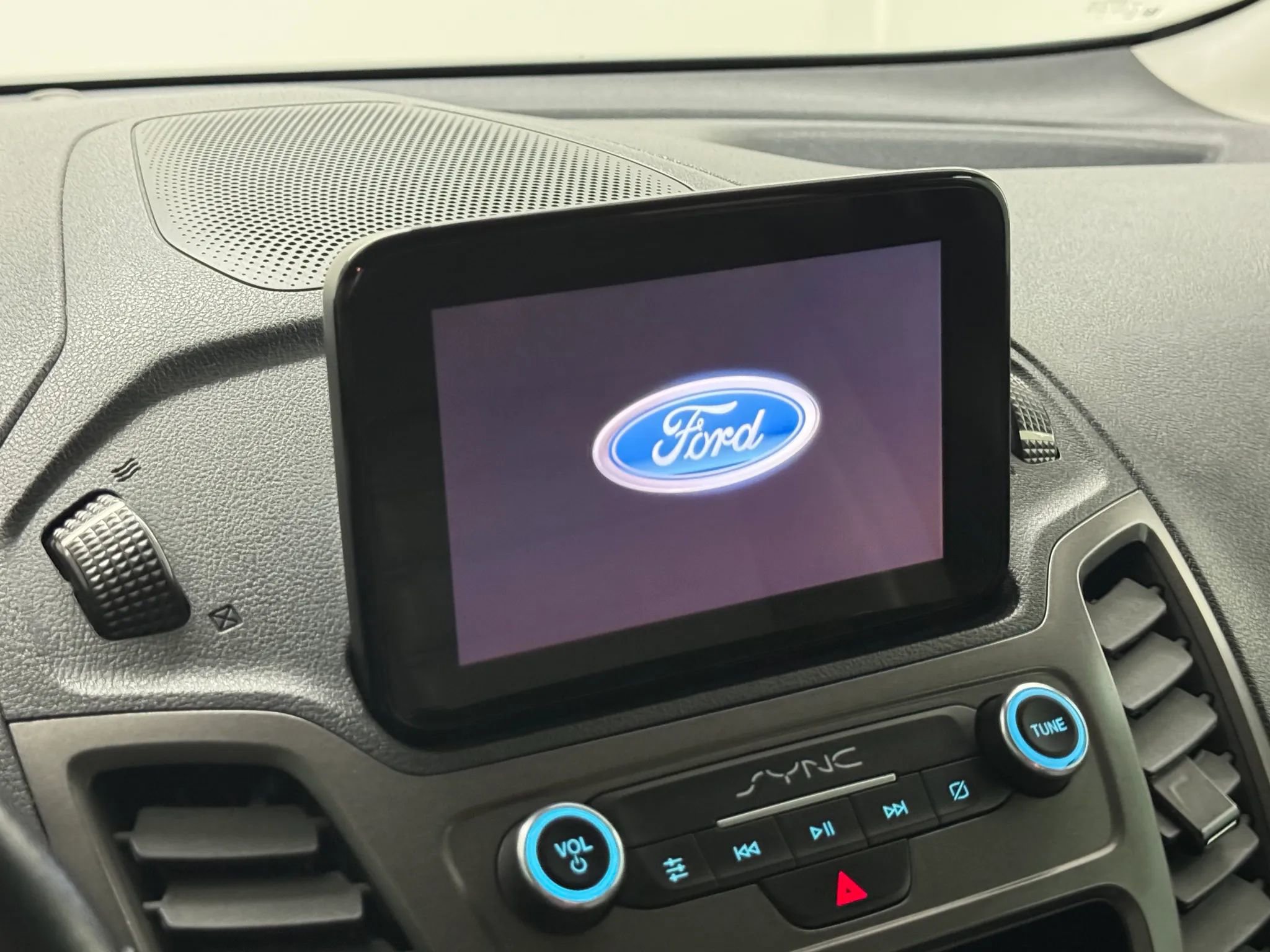 Used 2023 Ford Transit Connect XLT image 24