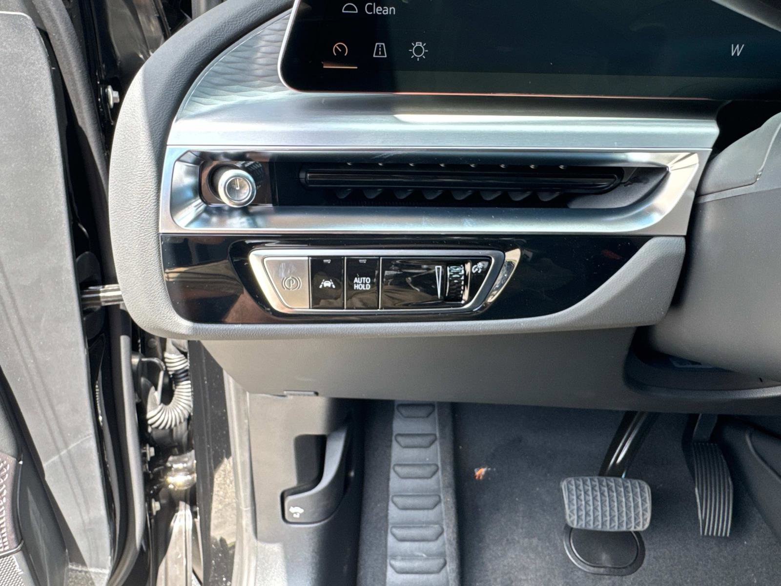 New 2025 Cadillac Lyriq Luxury image 29