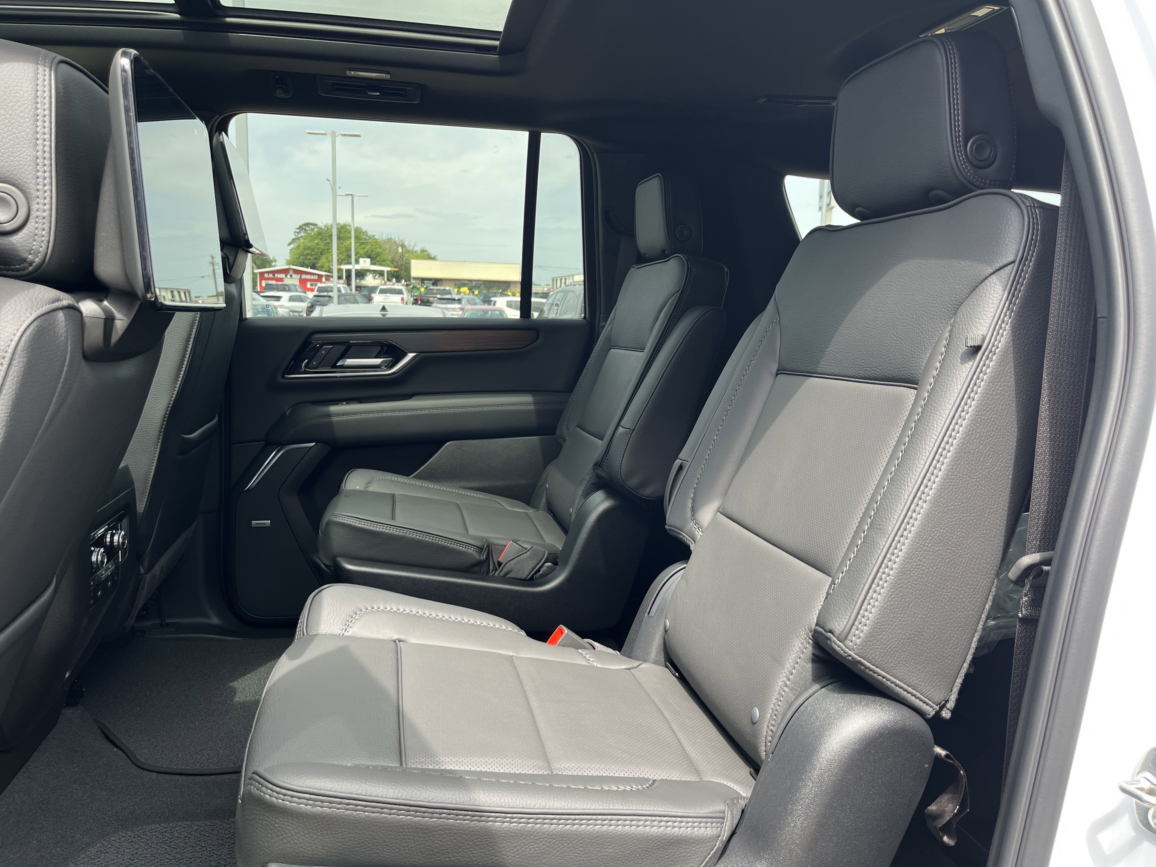 New 2026 GMC Yukon XL Denali w/ Denali Reserve Package AWD/4WD image 12