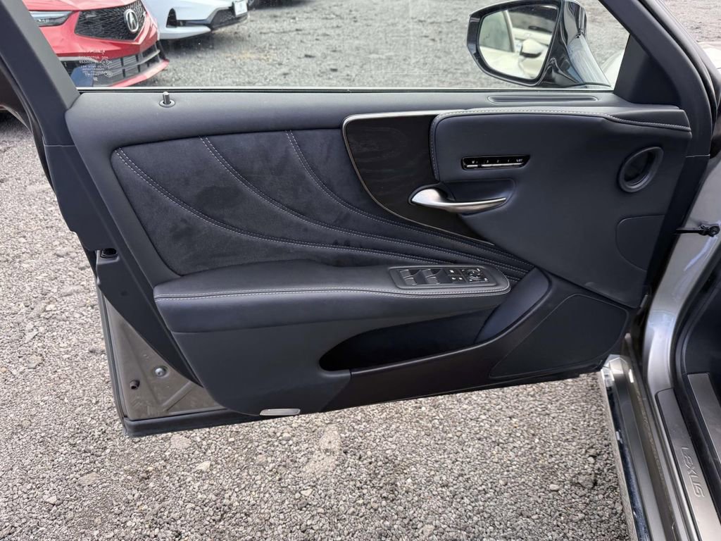 Used 2021 Lexus LS 500 AWD w/ Accessory Package (Z1) image 18