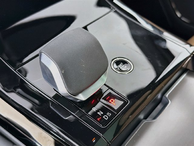 New 2027 Land Rover Range Rover Sport SE AWD/4WD image 17