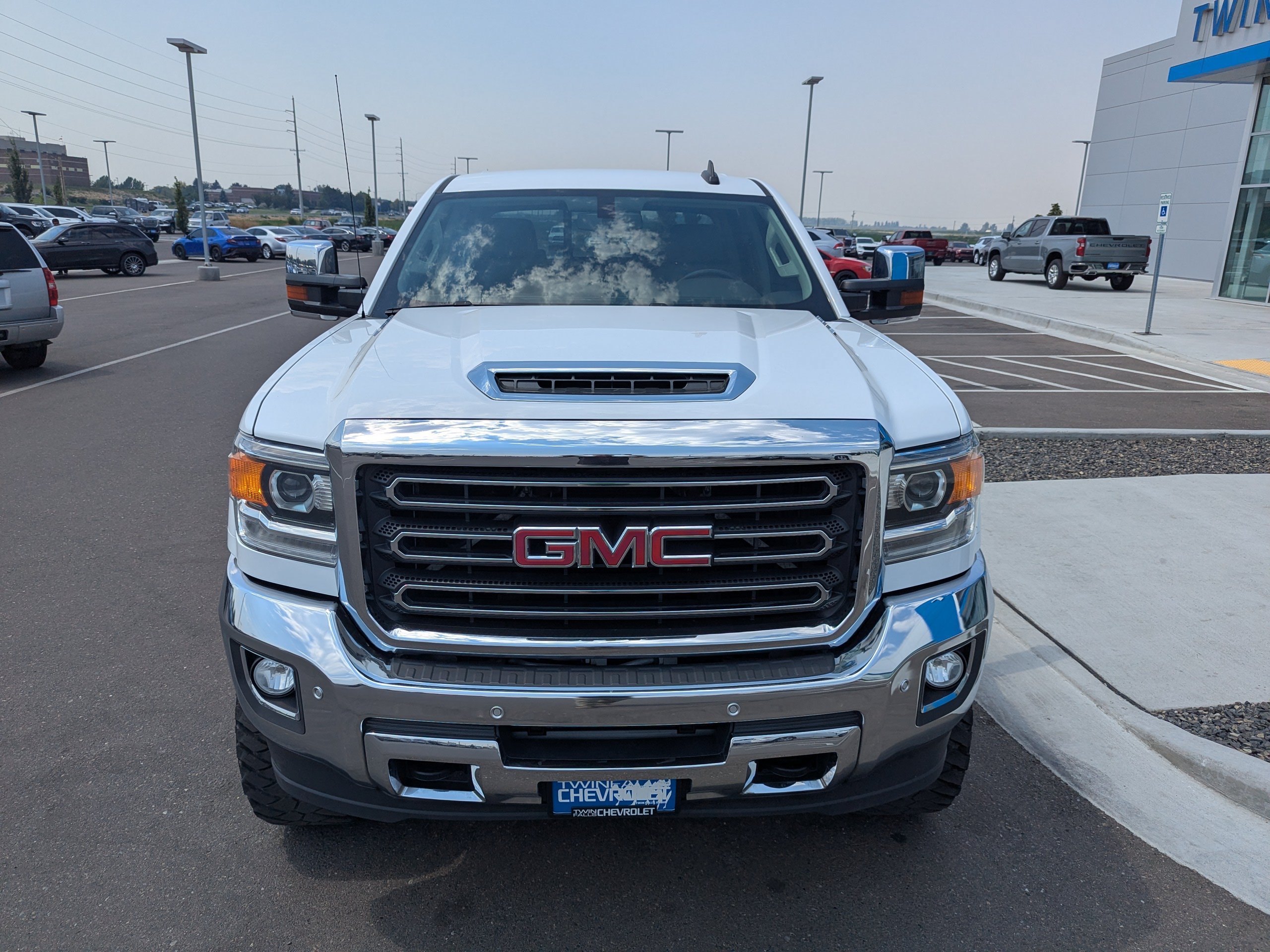 Used 2017 GMC Sierra 3500 SLT w/ Duramax Plus Package AWD/4WD image 5