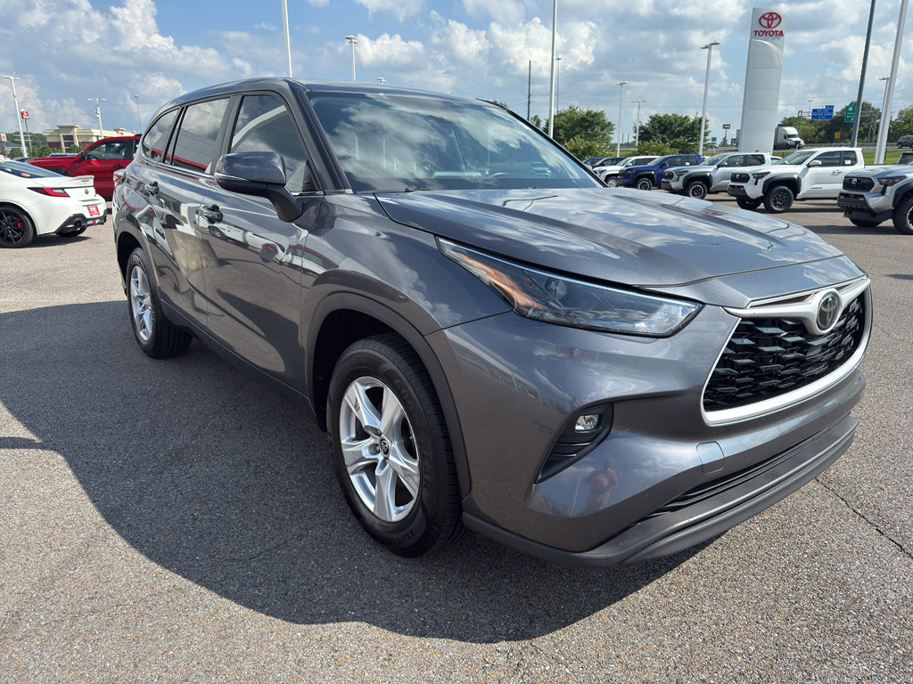 Used 2023 Toyota Highlander LE image 7