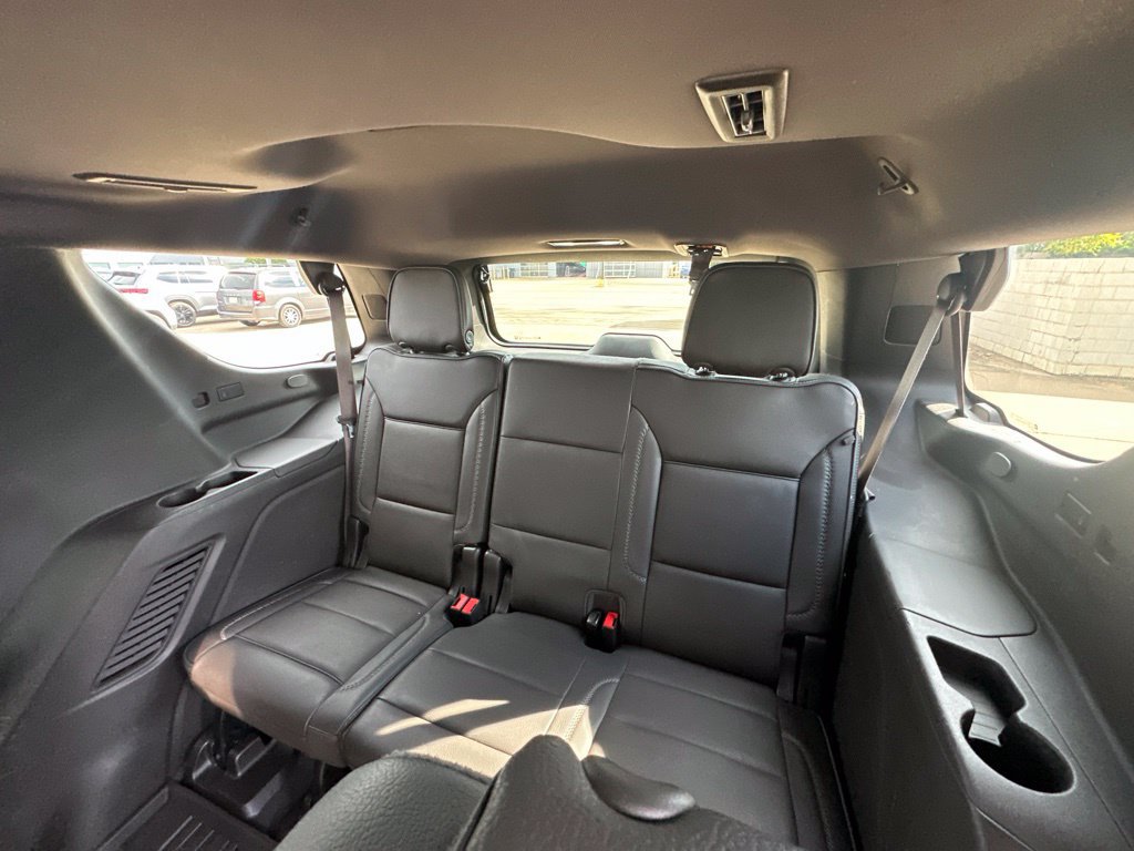 Used 2024 GMC Yukon Denali w/ Advanced Technology Package AWD/4WD image 4