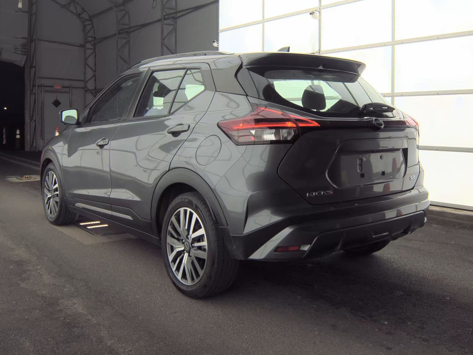 Used 2024 Nissan Kicks SR image 6
